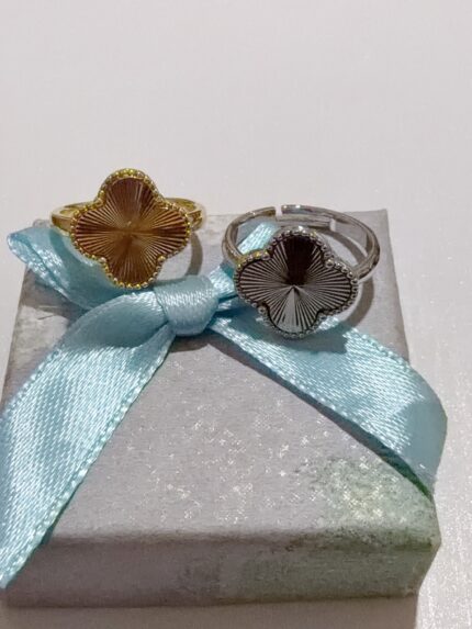 Pack X 1 anillo Trébol de cuatro hojas de color dorado y plateado