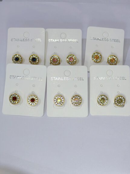 Pack X 12 pares Aros Acero Dorado Quirúrgico Con color de Strass. Modelo de Redondo
